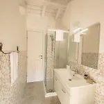 לינה וארוחת בוקר Lambroriver 3*